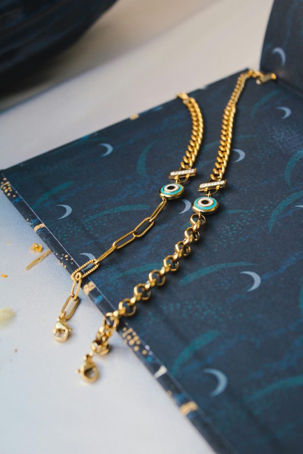 Bijoux oeil bleu grec : accessoires tendance et protecteurs