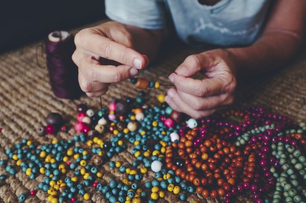 Éclat et bien-être : découvrez les bijoux artisanaux en pierres naturelles