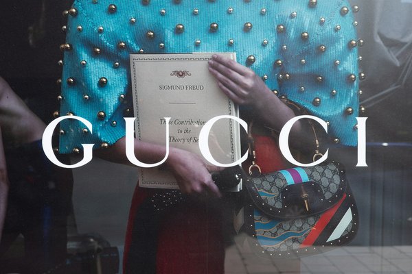 Les bananes gucci : l'accessoire de luxe à adopter aujourd'hui